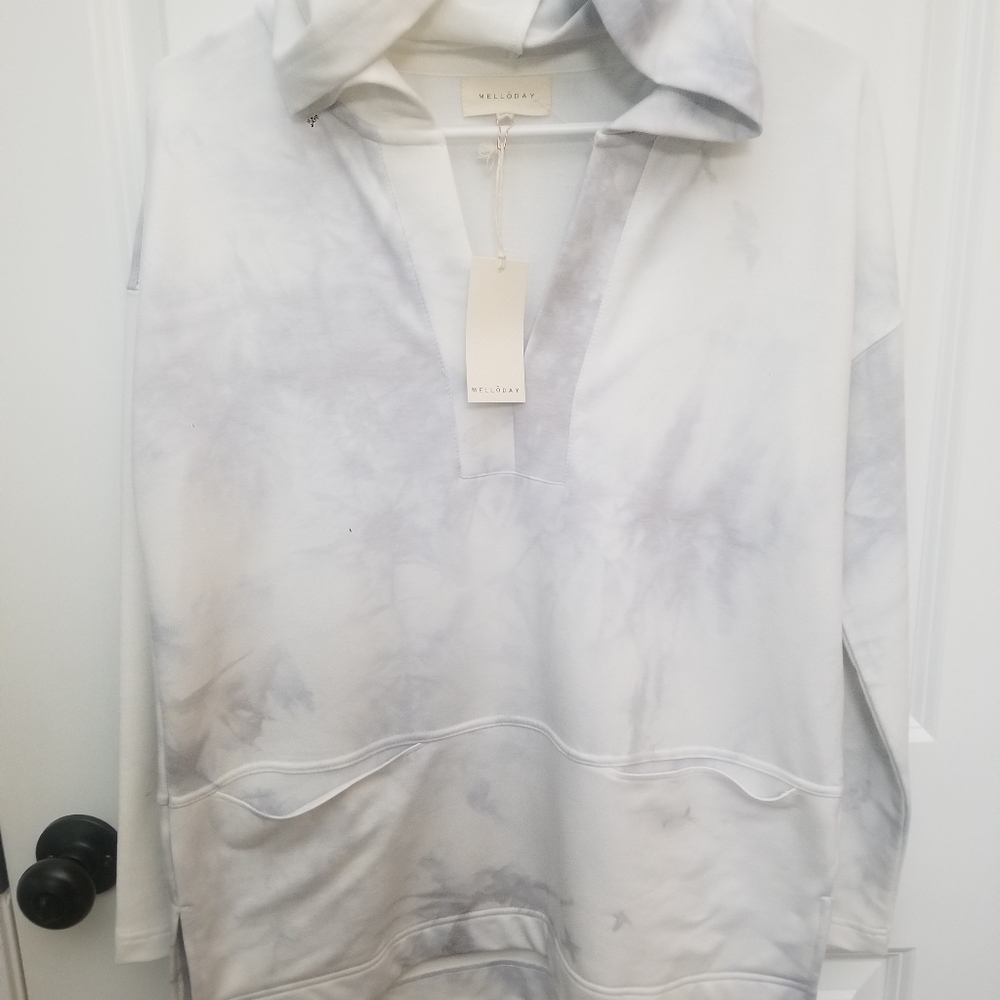 Light weight sweater